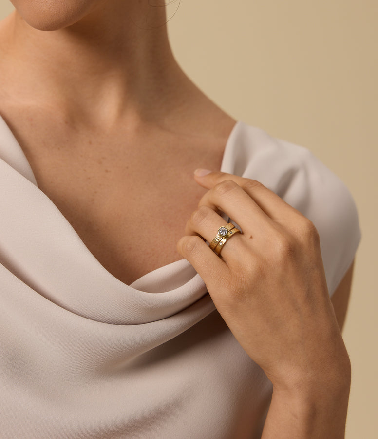 DIAMOND HAMMERED TEXTURE BAND