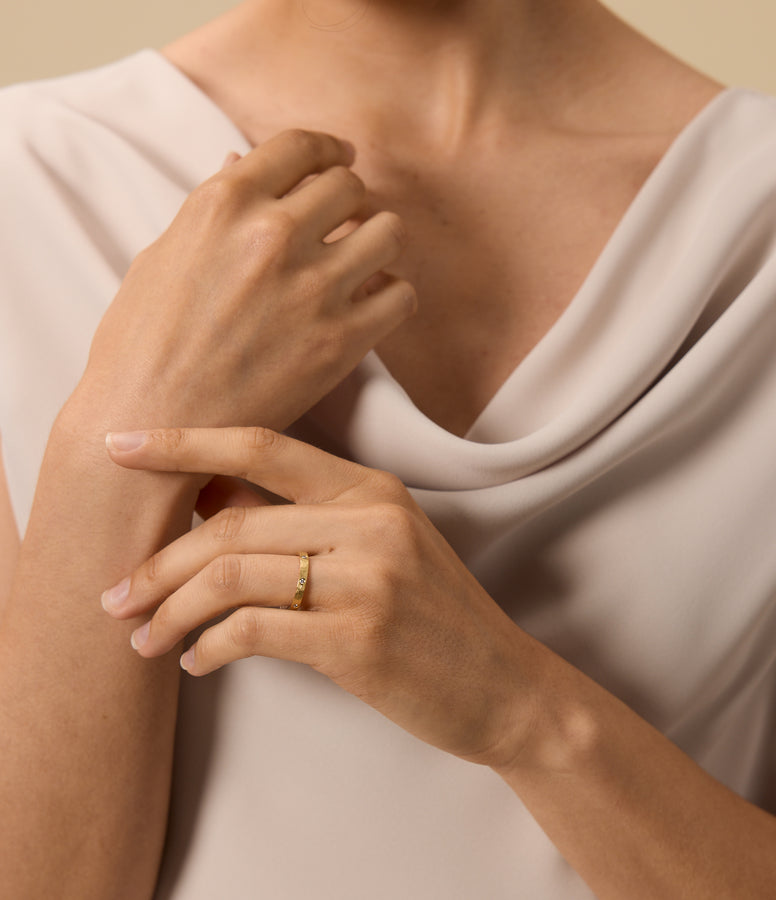 DIAMOND HAMMERED TEXTURE BAND