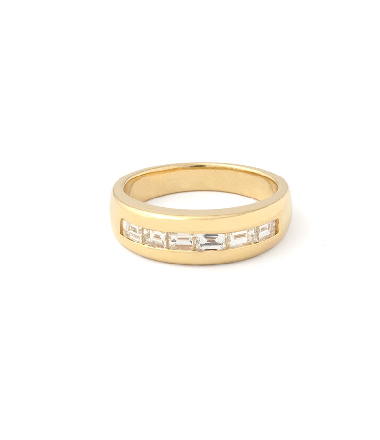 SIGNET DIAMOND RING