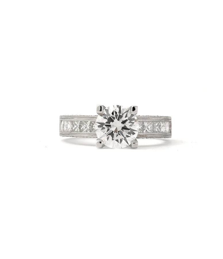 ROUND & PRINCESS-CUT DIAMOND RING