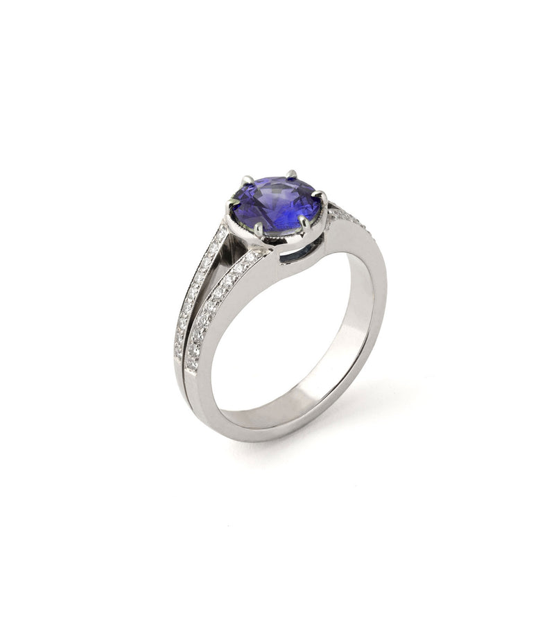 SAPPHIRE & DIAMOND SPLIT SHANK RING