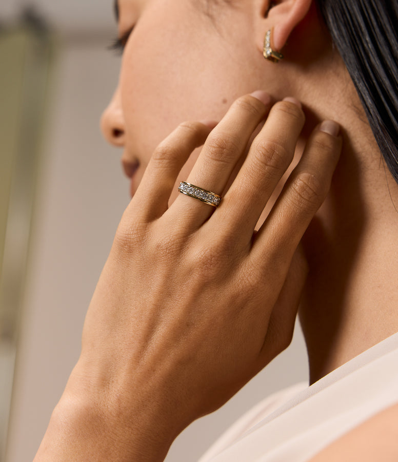 CLAW SET DIAMOND BAND
