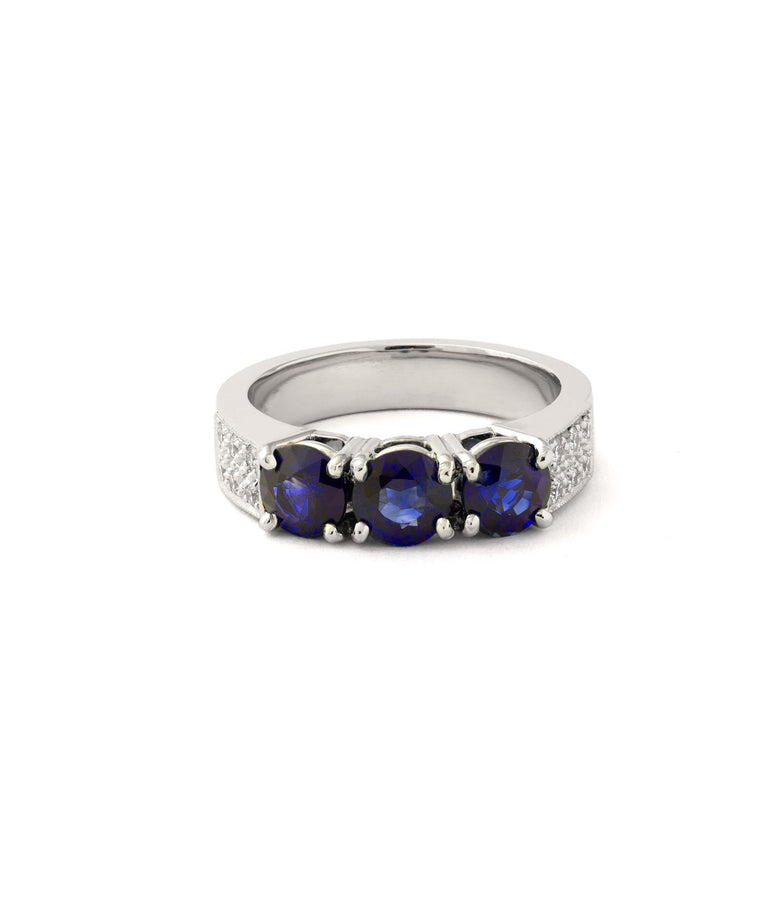 SAPPHIRE & DIAMOND RING