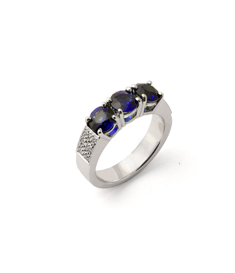 SAPPHIRE & DIAMOND RING