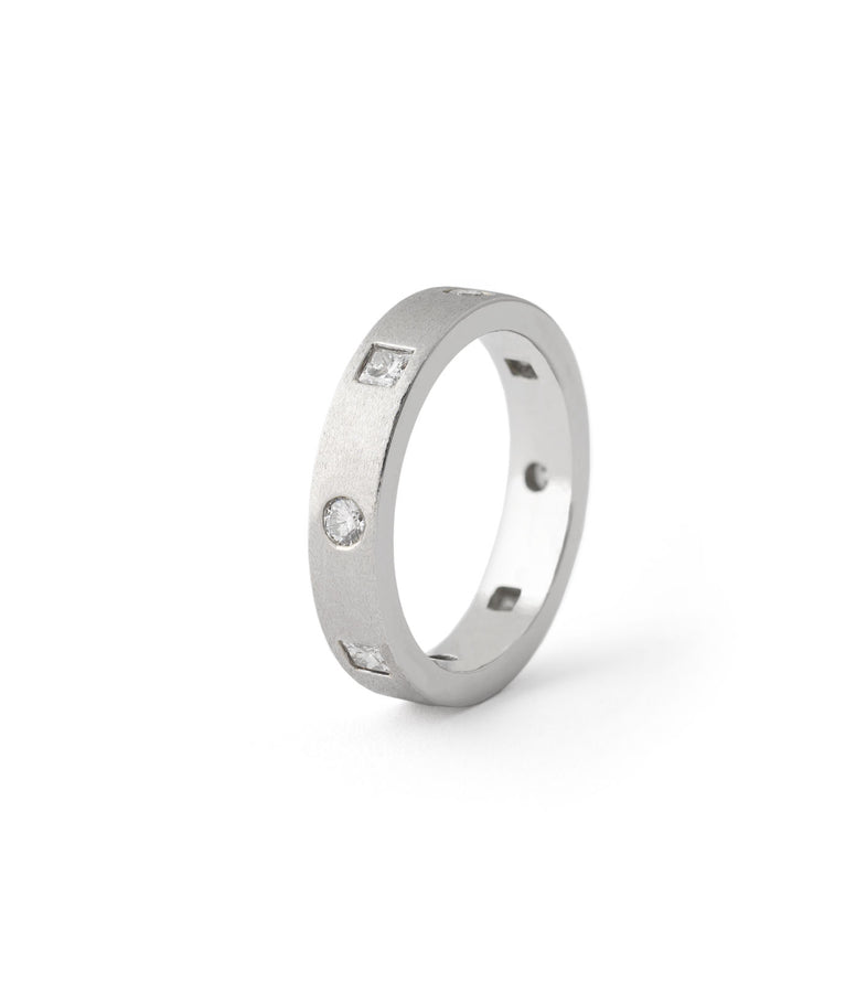 PRINCESS & BRILLIANT CUT DIAMOND BAND